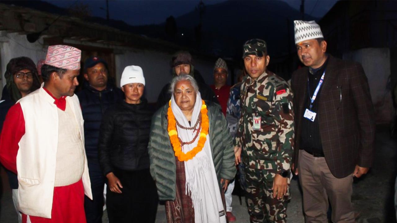 प्रधानमन्त्रीद्वारा जुम्लाको चन्दननाथमा पूजा